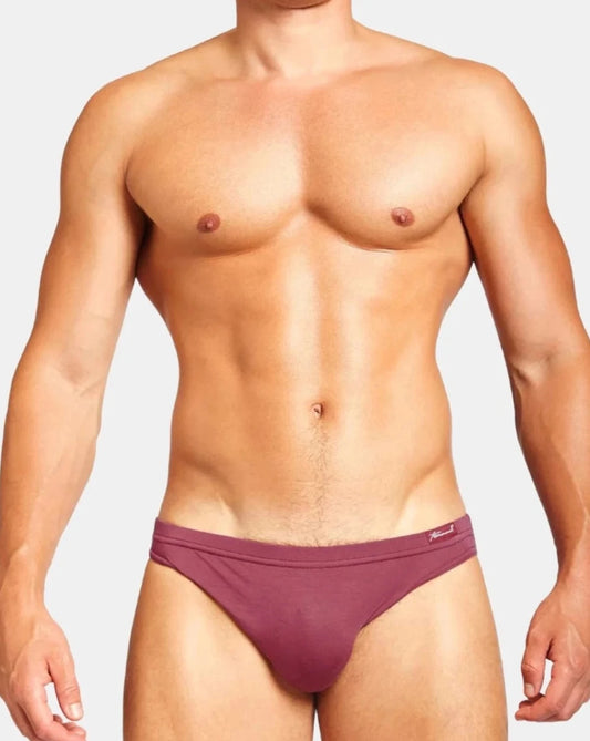Man wearing burgundy mens briefs from Teamm8